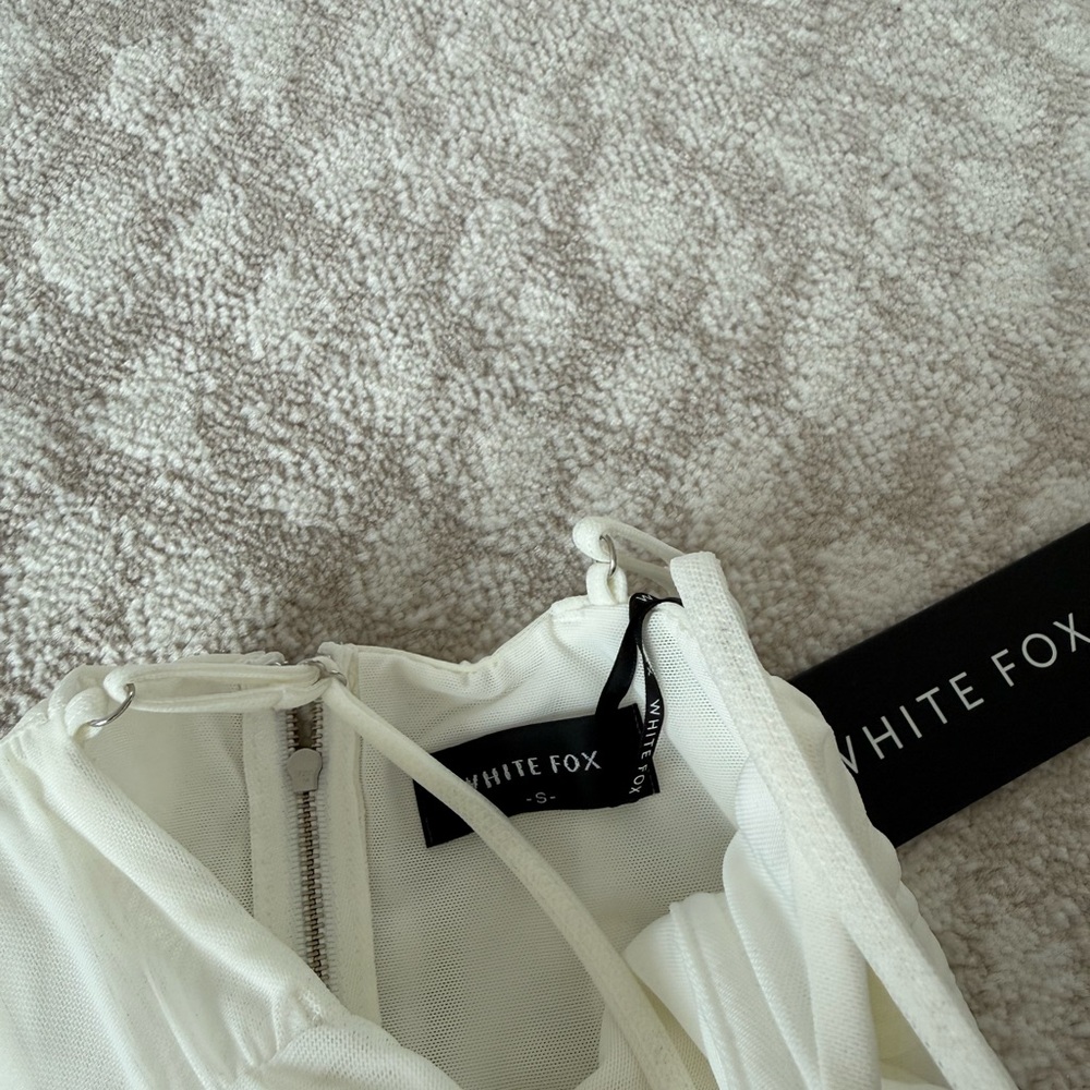 White Fox Boutique White Ruched Crop Top - Picture 3 of 4